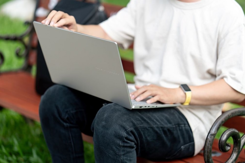 Trên tay Vivobook S 15 (S5507) mẫu laptop đạt chuẩn Copilot+ PC đầu tiên của ASUS 