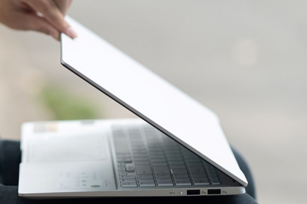 Trên tay Vivobook S 15 (S5507) mẫu laptop đạt chuẩn Copilot+ PC đầu tiên của ASUS 