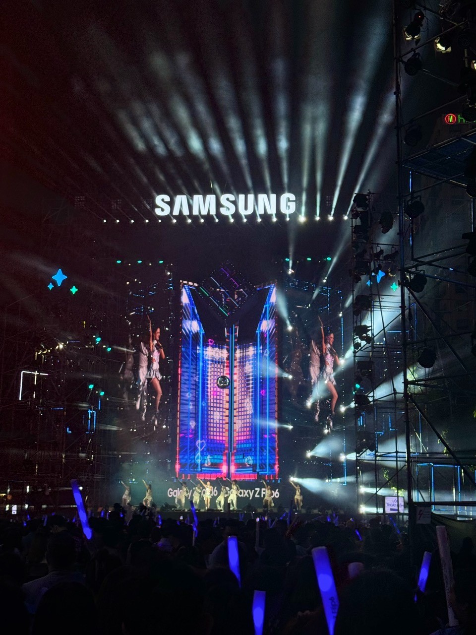 Đại tiệc âm nhạc Galaxy Al Immersive thu hút 50.000 người tham gia