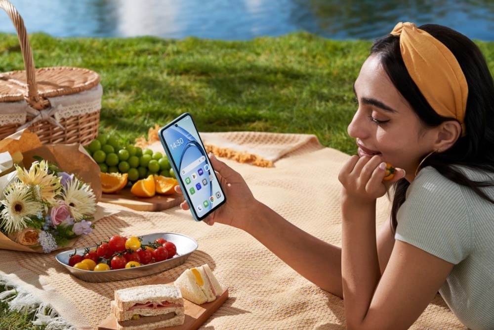 OPPO A3 và A3x với màn hình LCD 6,67inch với tần số quét 90Hz đảm bảo hình ảnh hiển thị mượt mà ở mọi thời điểm