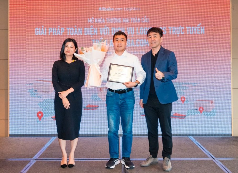 Ông Jack Chow, Giám đốc phát triển kinh doanh Công ty TNHH Đồ Nội Thất JY đã được trao tặng danh hiệu Diễn Giả Xuất Sắc Về Chuỗi Cung Ứng FY25