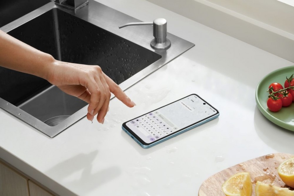 Theo đó, cả OPPO A3 và A3x đều nằm trong phân khúc giá từ 3 đến 6 triệu đồng, nhưng đáp ứng hoàn toàn nhu cầu trải nghiệm "Siêu Bền, Siêu Nhanh, Siêu Kháng Nước” cho người dùng.