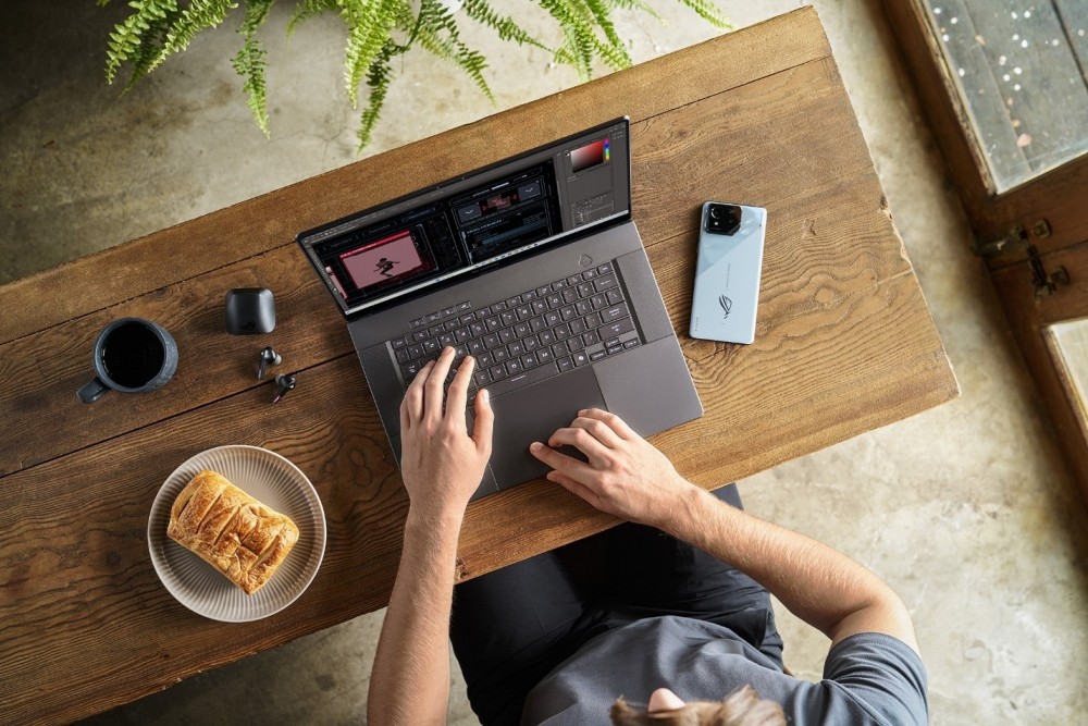 ASUS ROG trình làng loạt sản phẩm laptop gaming AI trước thềm năm học mới