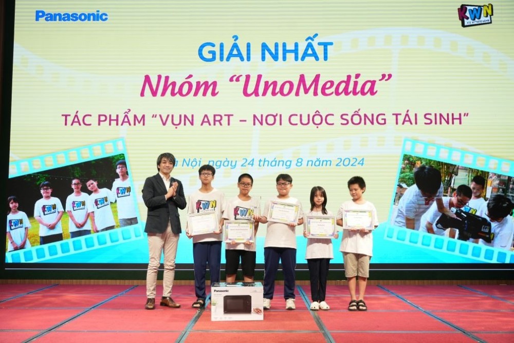 Giải Nhất, nhóm tuổi 10 - 12_ Nhóm Uno Media trường THCS Cầu Giấy