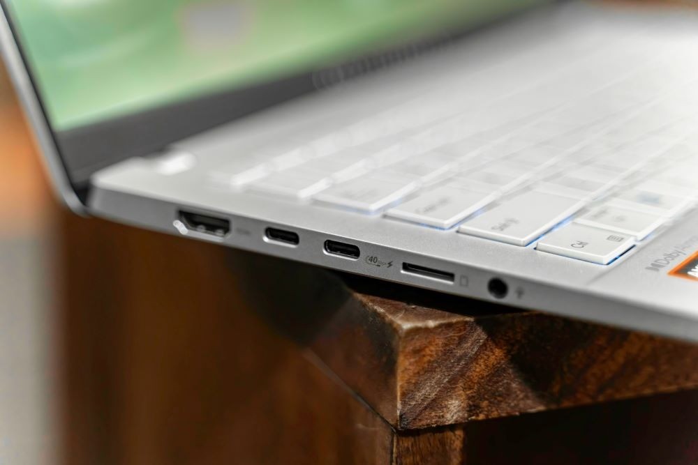 Cận cảnh ASUS Vivobook S 14 (M5406):