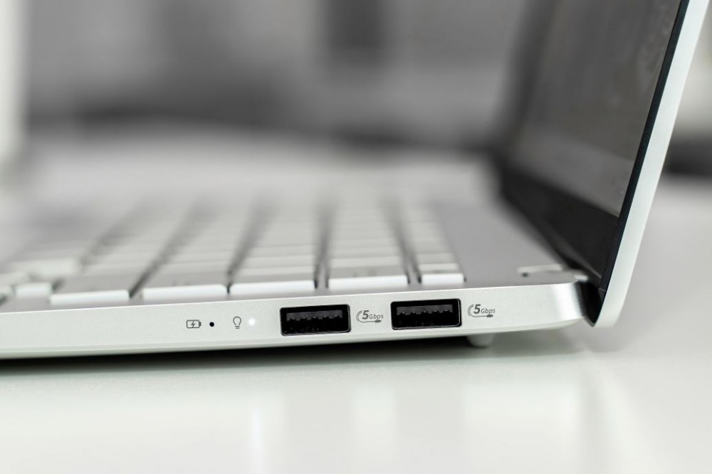 Cận cảnh ASUS Vivobook S 14 (M5406):