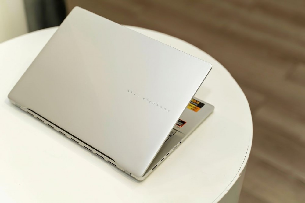 Cận cảnh ASUS Vivobook S 14 (M5406):