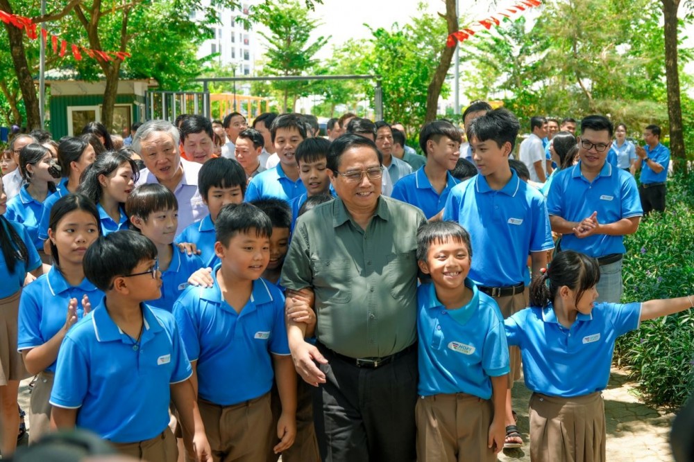 Hòa chung không khí tự hào hướng về Tết Độc lập (2/9), Trường Hy vọng vừa vinh dự được đón Thủ tướng Phạm Minh Chính; Phó Thủ tướng Chính phủ Nguyễn Hòa Bình, lãnh đạo TP Đà Nẵng cùng đại diện lãnh đạo các Bộ, ngành đến thăm, động viên trước thềm năm học mới.  