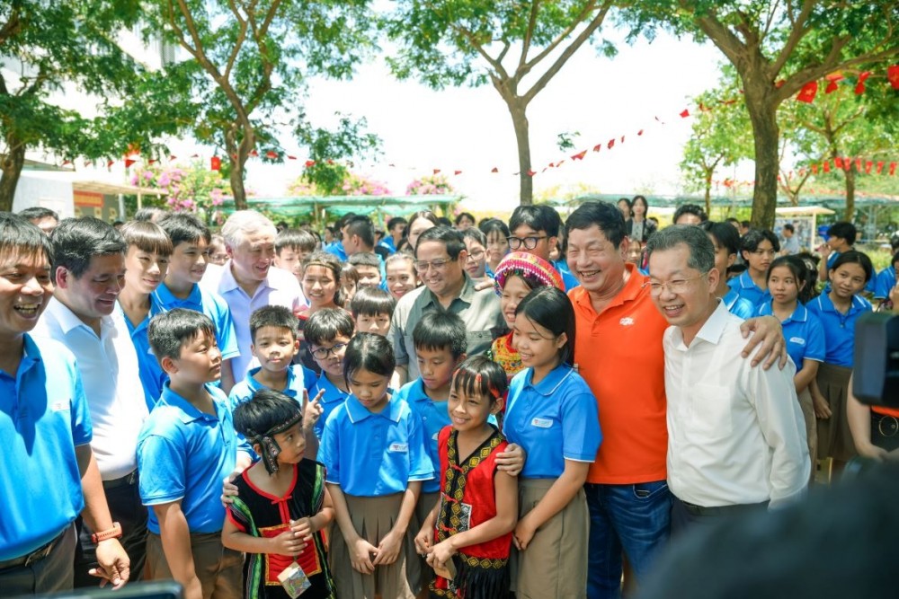 Thủ tướng Phạm Minh Chính thăm hỏi và động viên thầy trò trường Hy Vọng nhân dịp năm học mới