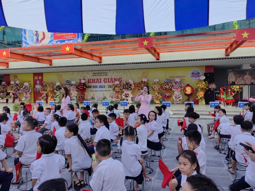 Ngày khai giảng đầu tiên tại trường Tây Mỗ 3: Niềm hy vọng từ ngôi trường mới