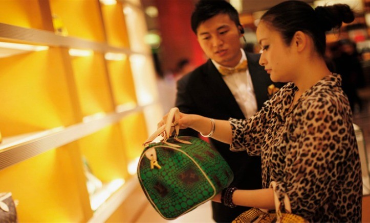 tạo một bức ảnh ngang làm đại diện cho bài viết này: Số đại gia có trên 100 triệu USD tăng gấp đôi sau 10 năm tại Trung Quốc
