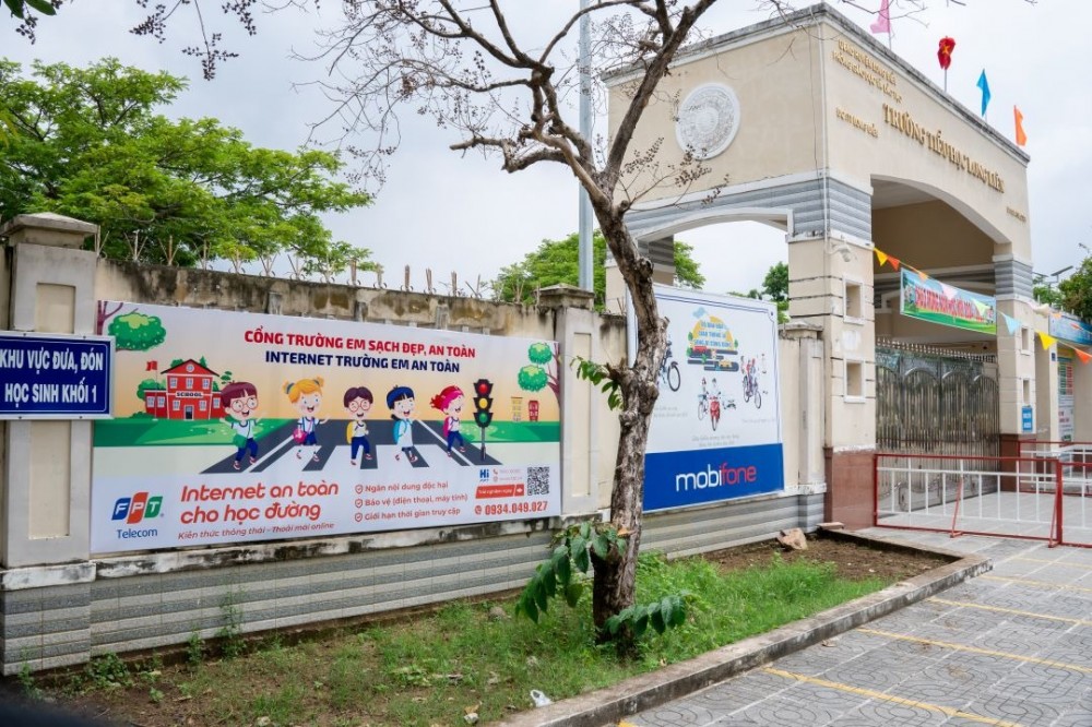 Chương trình internet an toàn được triển khai tại gần 1000 trường tiểu học trên toàn quốc là sự đồng hành rất lớn của FPT Telecom và phụ huynh trên hành trình bảo vệ con trẻ an toàn trên không gian mạng.
