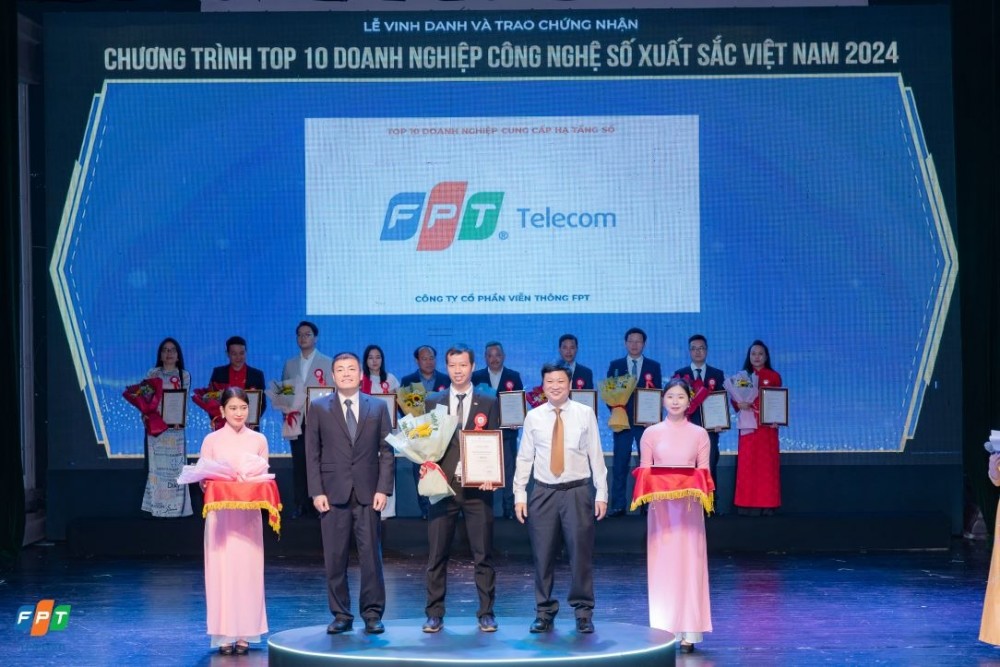 Cuối tuần qua, tại lễ trao giải "Top 10 doanh nghiệp công nghệ số xuất sắc Việt Nam 2024" do Hiệp hội Phần mềm và Dịch vụ Công nghệ Thông tin Việt Nam (VINASA) tổ chức, FPT Telecom lọt Top 10 doanh nghiệp công nghệ số xuất sắc nhất Việt Nam 204.