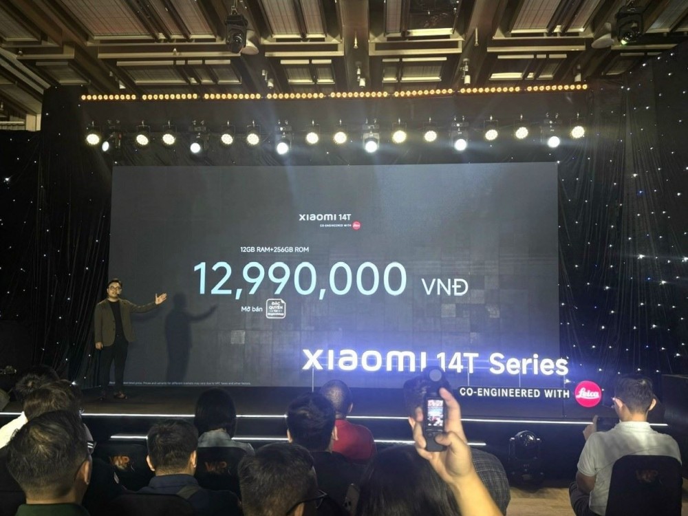 Ngoài ra, Xiaomi 14T Series giúp người dùng được tận hưởng các chế độ chụp ảnh độc quyền như chân dung nghệ thuật, nhiều lớp phủ màu (filter) độc đáo và dấu chìm mang tính biểu tượng của Leica. Về khả năng quay phim, bộ đôi Xiaomi 14T và Xiaomi 14T Pro cũng không hề kém cạnh khi cung cấp các chế độ chuyên nghiệp như phim ảnh, đạo diễn và MasterCinema, mang lại những thước phim đỉnh cao. Bên cạnh camera thì thiết kế cũng là một điểm nhấn rất đáng giá của Xiaomi 14T series. Không chỉ sở hữu thiết kế thanh lịch với khung viền nhôm, cùng 3 màu sắc tinh tế là Xám Titan, Xanh Titan, và Đen Titan. Cả hai model đều đạt chuẩn IP68, kháng bụi và nước để bền bỉ trong nhiều điều kiện sử dụng.