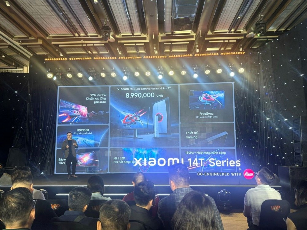  Ngoài ra, Xiaomi 14T Series giúp người dùng được tận hưởng các chế độ chụp ảnh độc quyền như chân dung nghệ thuật, nhiều lớp phủ màu (filter) độc đáo và dấu chìm mang tính biểu tượng của Leica. Về khả năng quay phim, bộ đôi Xiaomi 14T và Xiaomi 14T Pro cũng không hề kém cạnh khi cung cấp các chế độ chuyên nghiệp như phim ảnh, đạo diễn và MasterCinema, mang lại những thước phim đỉnh cao. Bên cạnh camera thì thiết kế cũng là một điểm nhấn rất đáng giá của Xiaomi 14T series. Không chỉ sở hữu thiết kế thanh lịch với khung viền nhôm, cùng 3 màu sắc tinh tế là Xám Titan, Xanh Titan, và Đen Titan. Cả hai model đều đạt chuẩn IP68, kháng bụi và nước để bền bỉ trong nhiều điều kiện sử dụng.