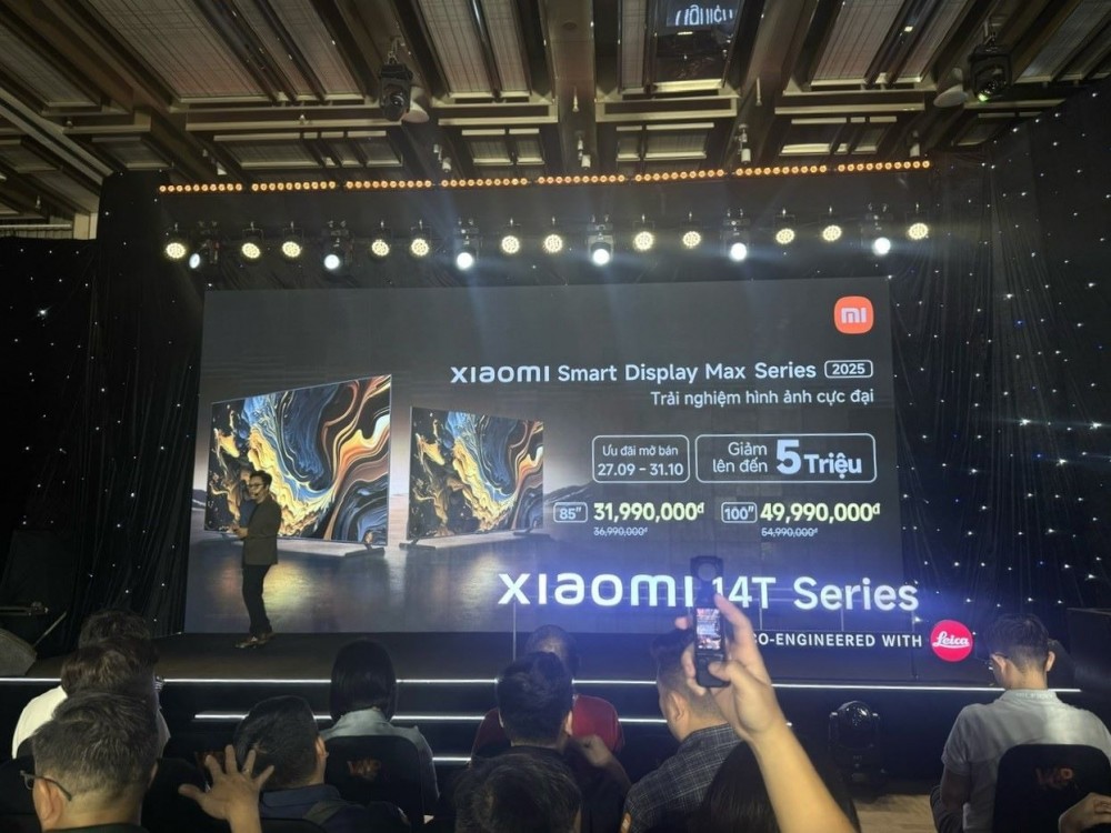  Ngoài ra, Xiaomi 14T Series giúp người dùng được tận hưởng các chế độ chụp ảnh độc quyền như chân dung nghệ thuật, nhiều lớp phủ màu (filter) độc đáo và dấu chìm mang tính biểu tượng của Leica. Về khả năng quay phim, bộ đôi Xiaomi 14T và Xiaomi 14T Pro cũng không hề kém cạnh khi cung cấp các chế độ chuyên nghiệp như phim ảnh, đạo diễn và MasterCinema, mang lại những thước phim đỉnh cao. Bên cạnh camera thì thiết kế cũng là một điểm nhấn rất đáng giá của Xiaomi 14T series. Không chỉ sở hữu thiết kế thanh lịch với khung viền nhôm, cùng 3 màu sắc tinh tế là Xám Titan, Xanh Titan, và Đen Titan. Cả hai model đều đạt chuẩn IP68, kháng bụi và nước để bền bỉ trong nhiều điều kiện sử dụng.