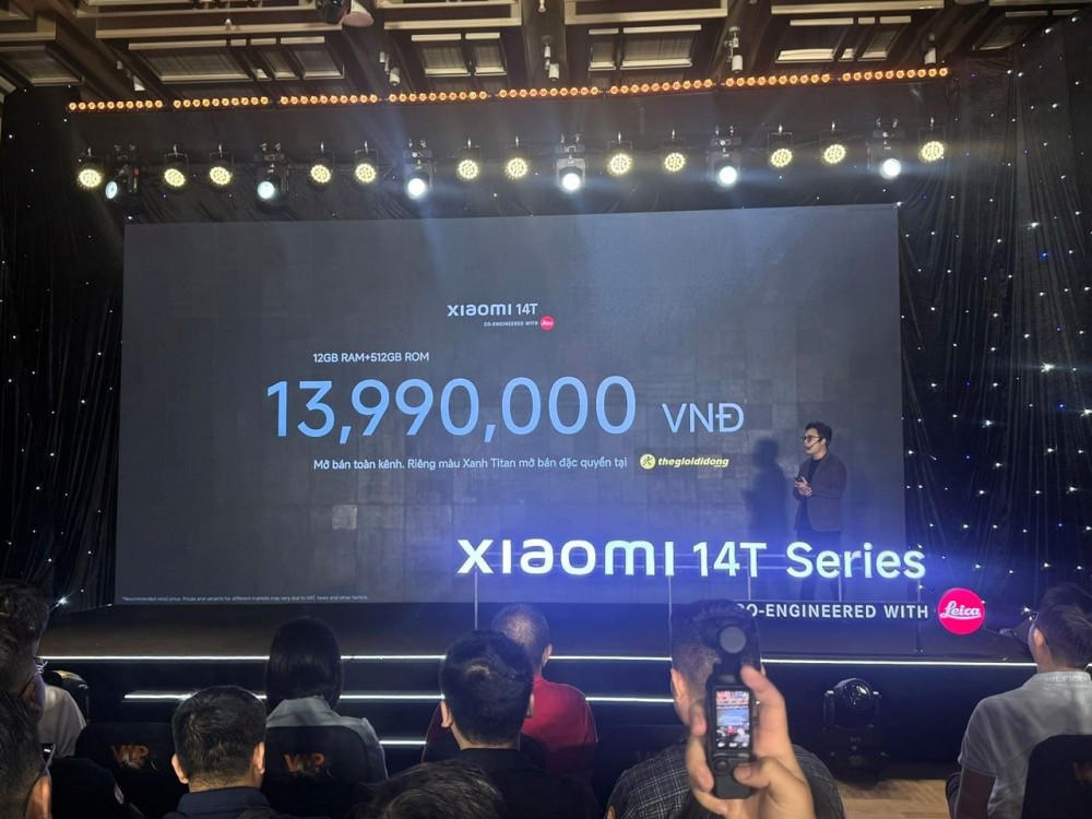  Ngoài ra, Xiaomi 14T Series giúp người dùng được tận hưởng các chế độ chụp ảnh độc quyền như chân dung nghệ thuật, nhiều lớp phủ màu (filter) độc đáo và dấu chìm mang tính biểu tượng của Leica. Về khả năng quay phim, bộ đôi Xiaomi 14T và Xiaomi 14T Pro cũng không hề kém cạnh khi cung cấp các chế độ chuyên nghiệp như phim ảnh, đạo diễn và MasterCinema, mang lại những thước phim đỉnh cao. Bên cạnh camera thì thiết kế cũng là một điểm nhấn rất đáng giá của Xiaomi 14T series. Không chỉ sở hữu thiết kế thanh lịch với khung viền nhôm, cùng 3 màu sắc tinh tế là Xám Titan, Xanh Titan, và Đen Titan. Cả hai model đều đạt chuẩn IP68, kháng bụi và nước để bền bỉ trong nhiều điều kiện sử dụng.