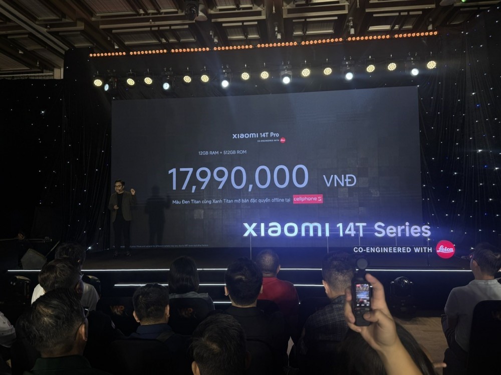  Ngoài ra, Xiaomi 14T Series giúp người dùng được tận hưởng các chế độ chụp ảnh độc quyền như chân dung nghệ thuật, nhiều lớp phủ màu (filter) độc đáo và dấu chìm mang tính biểu tượng của Leica. Về khả năng quay phim, bộ đôi Xiaomi 14T và Xiaomi 14T Pro cũng không hề kém cạnh khi cung cấp các chế độ chuyên nghiệp như phim ảnh, đạo diễn và MasterCinema, mang lại những thước phim đỉnh cao. Bên cạnh camera thì thiết kế cũng là một điểm nhấn rất đáng giá của Xiaomi 14T series. Không chỉ sở hữu thiết kế thanh lịch với khung viền nhôm, cùng 3 màu sắc tinh tế là Xám Titan, Xanh Titan, và Đen Titan. Cả hai model đều đạt chuẩn IP68, kháng bụi và nước để bền bỉ trong nhiều điều kiện sử dụng.