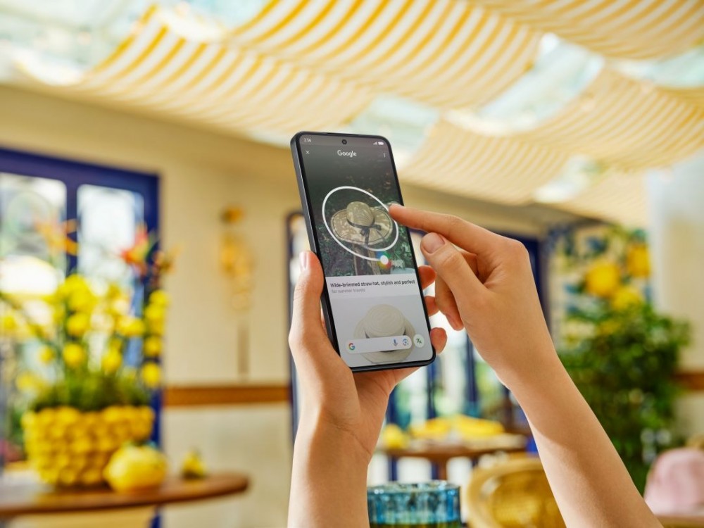  Ngoài ra, Xiaomi 14T Series giúp người dùng được tận hưởng các chế độ chụp ảnh độc quyền như chân dung nghệ thuật, nhiều lớp phủ màu (filter) độc đáo và dấu chìm mang tính biểu tượng của Leica. Về khả năng quay phim, bộ đôi Xiaomi 14T và Xiaomi 14T Pro cũng không hề kém cạnh khi cung cấp các chế độ chuyên nghiệp như phim ảnh, đạo diễn và MasterCinema, mang lại những thước phim đỉnh cao. Bên cạnh camera thì thiết kế cũng là một điểm nhấn rất đáng giá của Xiaomi 14T series. Không chỉ sở hữu thiết kế thanh lịch với khung viền nhôm, cùng 3 màu sắc tinh tế là Xám Titan, Xanh Titan, và Đen Titan. Cả hai model đều đạt chuẩn IP68, kháng bụi và nước để bền bỉ trong nhiều điều kiện sử dụng.