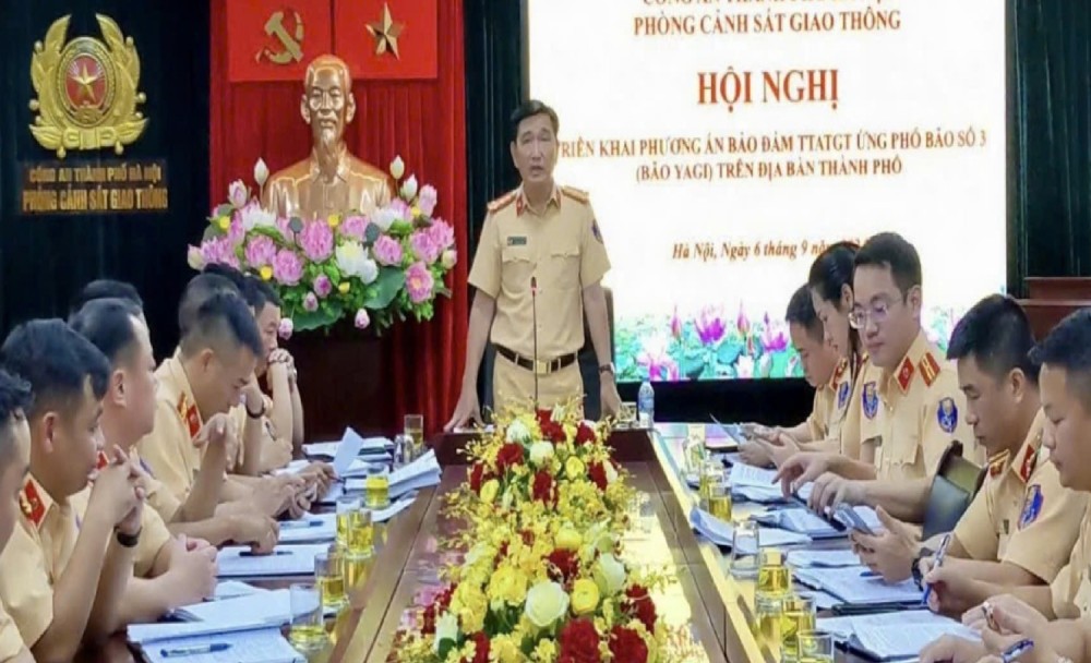 Những người hùng thầm lặng trong cơn bão số 3