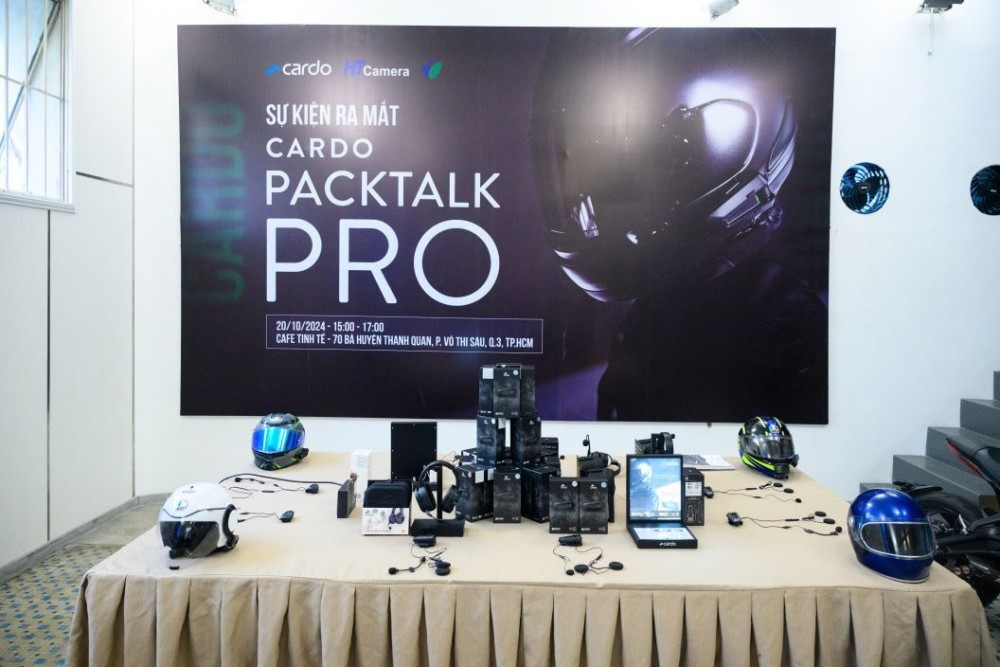 Cardo Packtalk Pro là dòng tai nghe kết hợp bộ đàm cao cấp với thiết kế tinh tế, âm thanh sống động và nhiều tính năng an toàn cho biker.