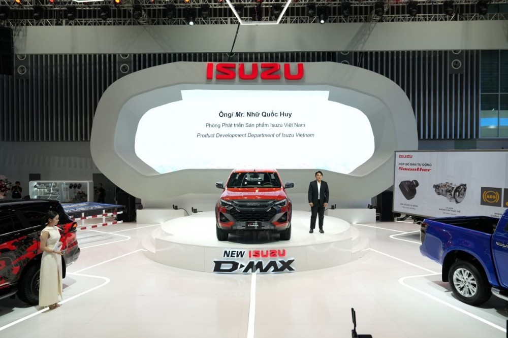 Tâm điểm của gian hàng là mẫu xe bán tải ISUZU Dmax 2024 hoàn toàn mới và các giải pháp vận chuyển bền vững của Isuzu tại Việt Nam.