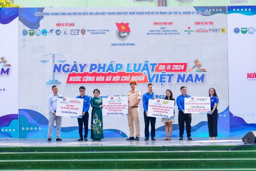 Trong khuôn khổ sự kiện Ngày hội Tuyên truyền Pháp luật Việt Nam, Công ty HEINEKEN Việt Nam đã chung tay cùng Đoàn Phòng Cảnh sát Giao thông Tp HCM ký biên bản ghi nhớ, cam kết hợp tác thực hiện các hoạt động thúc đẩy văn hóa uống có trách nhiệm, đồng thời tăng cường nhận thức trong cộng đồng với an toàn giao thông đường bộ. 