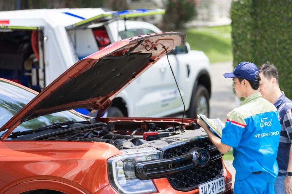 Để có thể cam kết hoàn thành dịch vụ trong 4 giờ, Ford Việt Nam đã hiện thực hóa bởi công nghệ đề xuất vị trí phù hợp trên khắp Hà Nội, giúp định vị các xe dịch vụ lưu động gần nhất với khách hàng. Sau khi đặt lịch, hệ thống sẽ cử xe dịch vụ lưu động gần nhất, cập nhật thời gian thực về vị trí của kỹ thuật viên và tiến độ dịch vụ cho chủ xe. Sau khi hoàn tất dịch vụ, hóa đơn điện tử sẽ được gửi đến khách hàng kèm tùy chọn thanh toán số. Khách hàng cũng có thể đánh giá trải nghiệm ngay trên nền tảng này.  