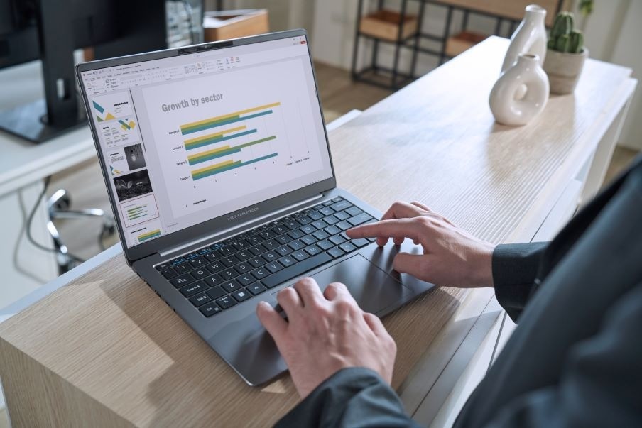 Nhằm tái định nghĩa hiệu suất làm việc với AI, ASUS chính thức ra mắt dòng laptop doanh nghiệp ExpertBook P hoàn toàn mới.