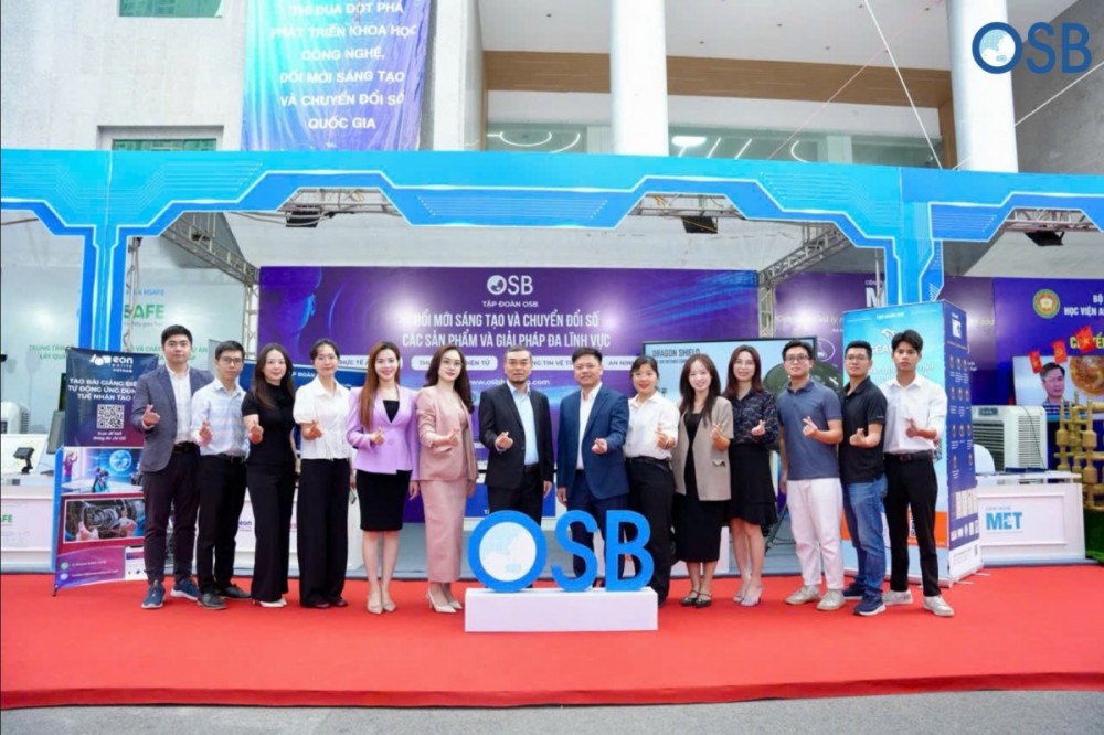 Thủ tướng thăm gian hàng OSB Group tại Lễ phát động phong trào thi đua Đổi mới sáng tạo và Chuyển đổi số