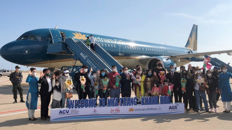 Chuyến bay chở du khách đầu tiên của năm Nhâm Dần mang số hiệu VN1551, khởi hành từ Hà Nội đến Cam Ranh.