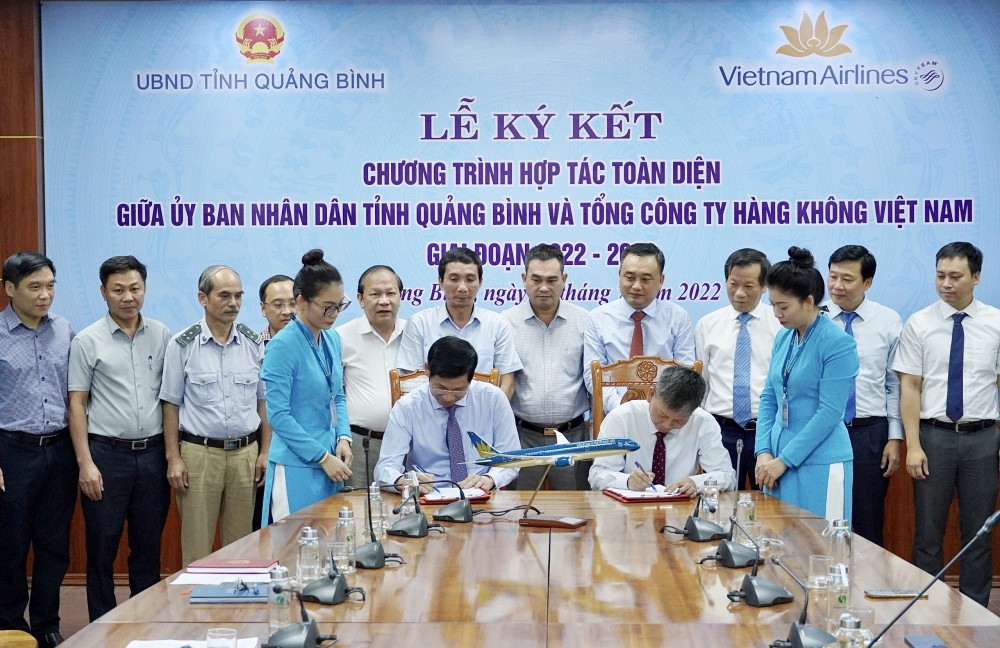 Vietnam Airlines và tỉnh Quảng Bình chính thức ký kết thỏa thuận hợp tác toàn diện giai đoạn 2022 - 2026.