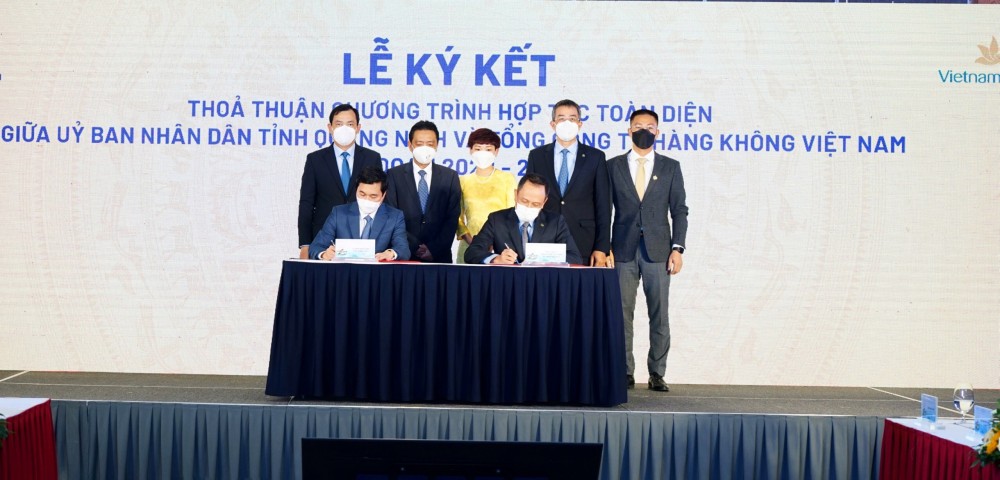 UBND tỉnh Quảng Ninh và Tổng Công ty Hàng không Việt Nam tiếp tục ký kết Thỏa thuận hợp tác toàn diện giai đoạn 2022-2025, đánh dấu một bước tiến mới trong quan hệ hợp tác giữa hai bên.