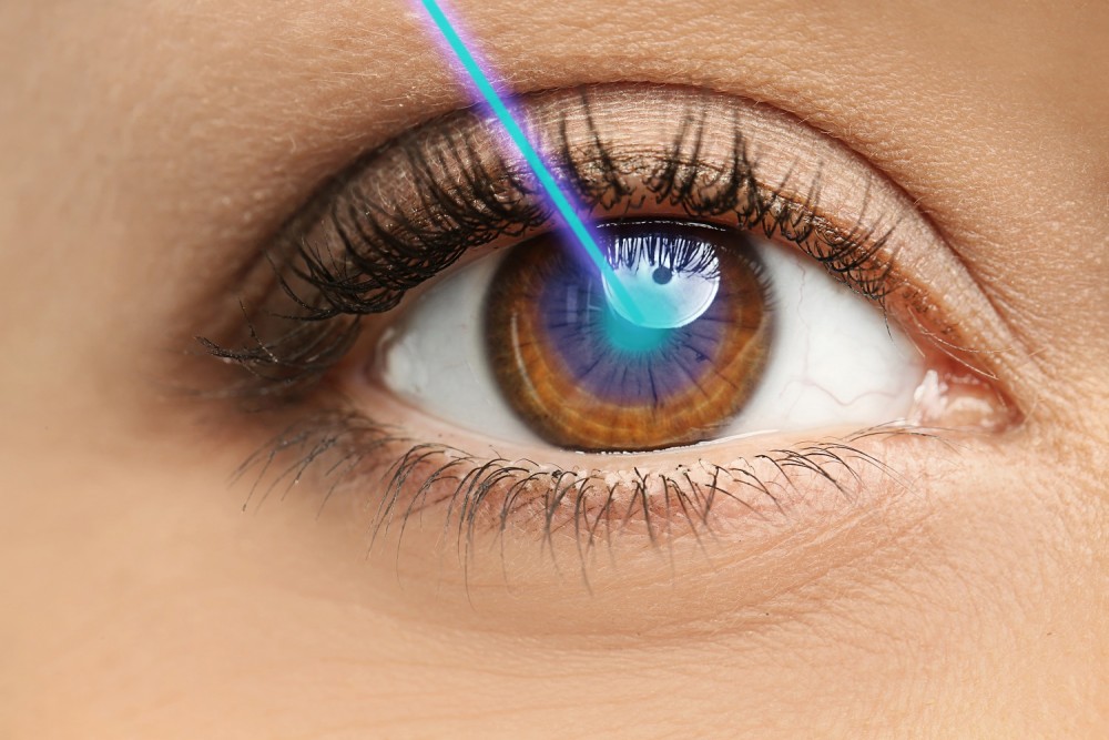 Phẫu thuật mắt bằng laser thường chỉ kéo dài 15-30 phút và có thể chữa trị hầu hết các tật khúc xạ