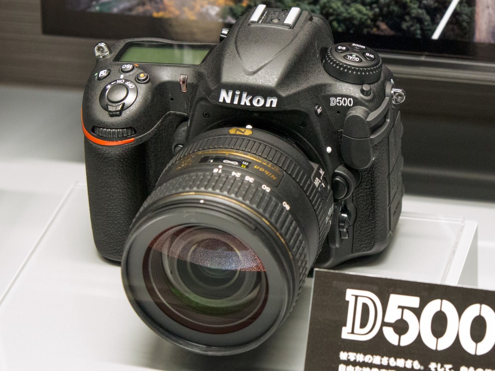 Một trong những chiếc Nikon D500 được sản xuất đầu tiên vào năm 2016 được lưu giữ trong bảo tàng