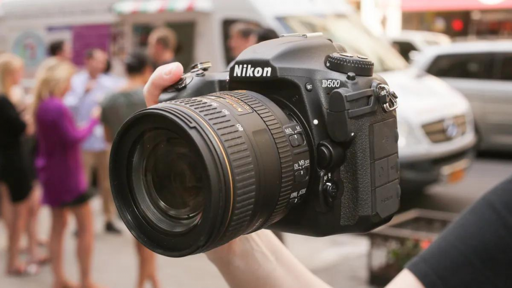 Nikon D500 là lựa chọn của nhiều nhiếp ảnh gia với khả năng chụp ảnh tĩnh tuyệt vời, có thể sử dụng trong mọi môi trường và giá cả phải chăng