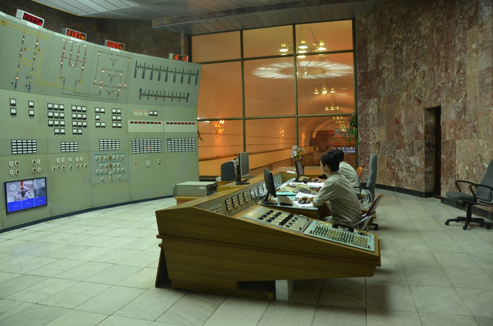 Một góc Phòng điều khiển Nhà máy thủy điện Hòa Bình