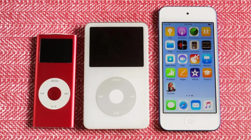 Từ trái sang là iPod Nano, iPod Classic và iPod Touch thế hệ cuối cùng(ảnh minh họa).